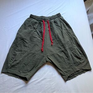 KIDORIMAN olive army green contrast elastic waist drop crotch shorts, xs